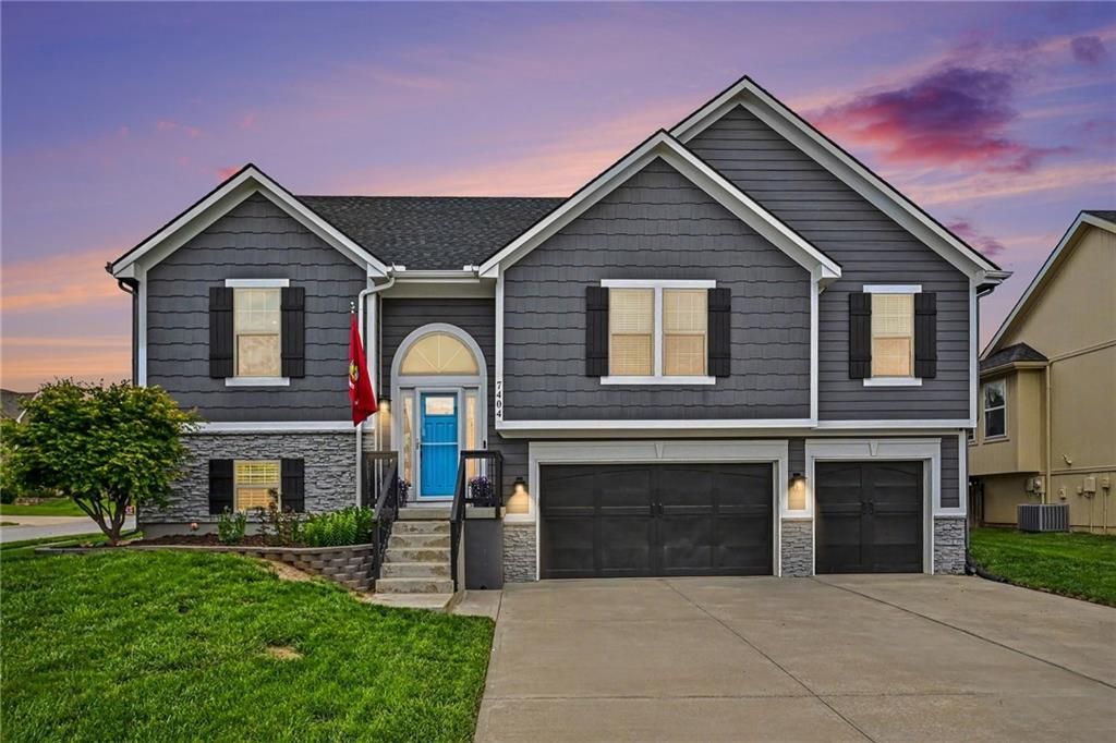 Photo of 7404 NE 109th Street, Kansas City, MO 64157 (MLS # 2617793)