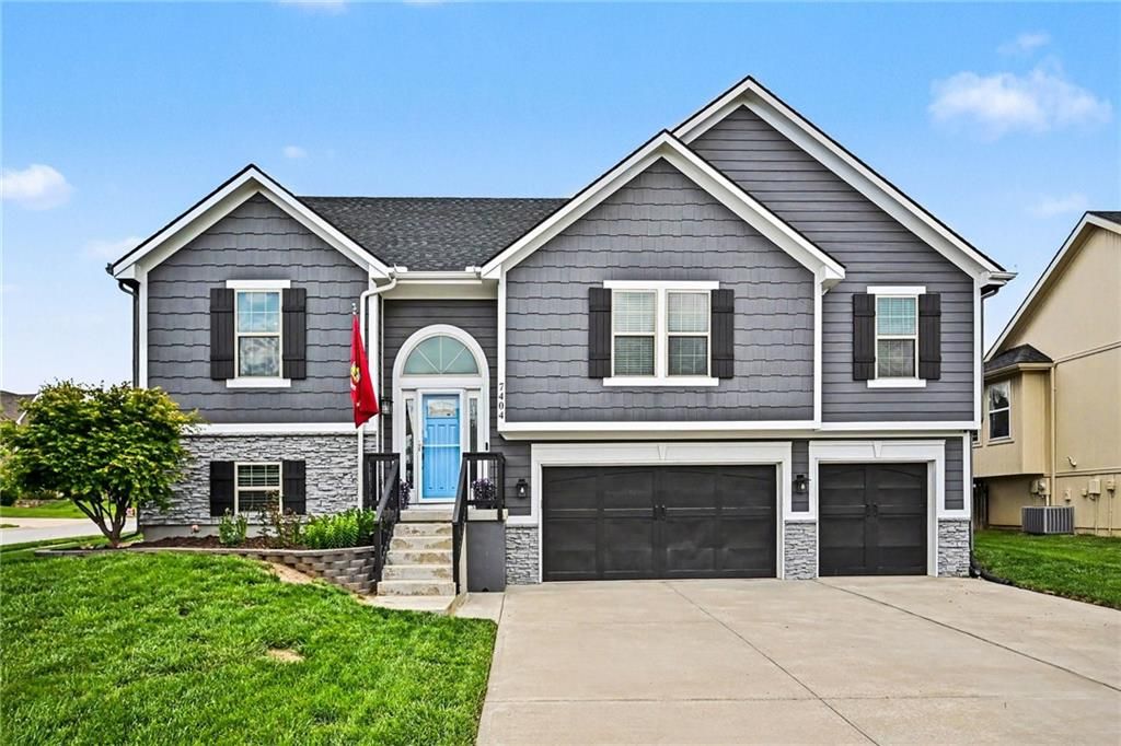 Photo of 7404 NE 109th Street, Kansas City, MO 64157 (MLS # 2617793)