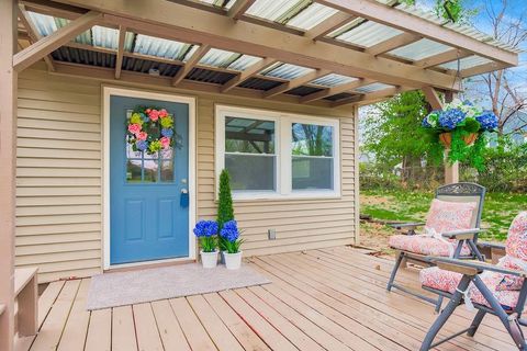 Photo of 2419 S 13th Terrace, Kansas City, KS 66103 (MLS # 2608233)