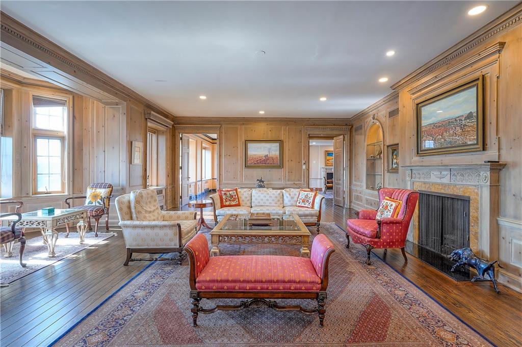 5049 Wornall Road 7AB