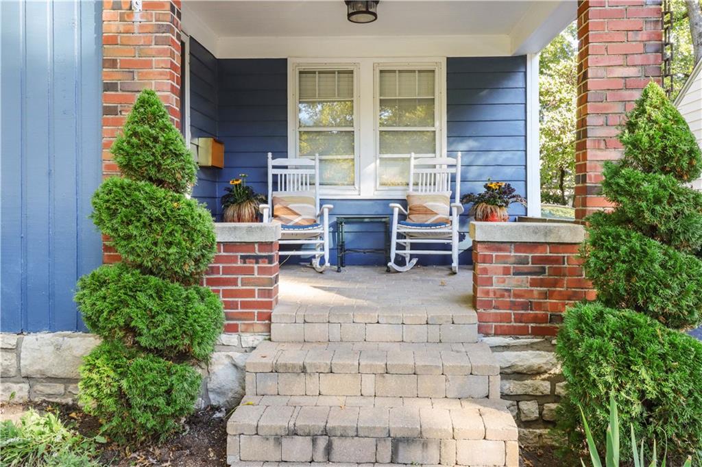 6009 Catalina Street