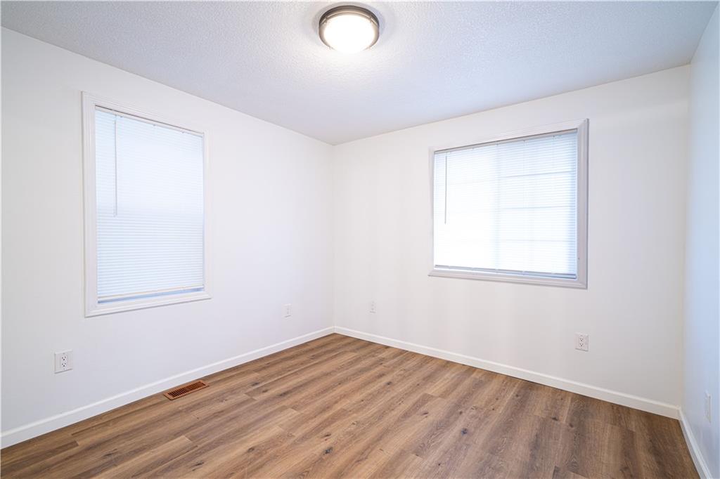 St Joseph, Missouri 64501, United States, 2 Bedrooms Bedrooms, ,2 BathroomsBathrooms,Residential,Active,247177