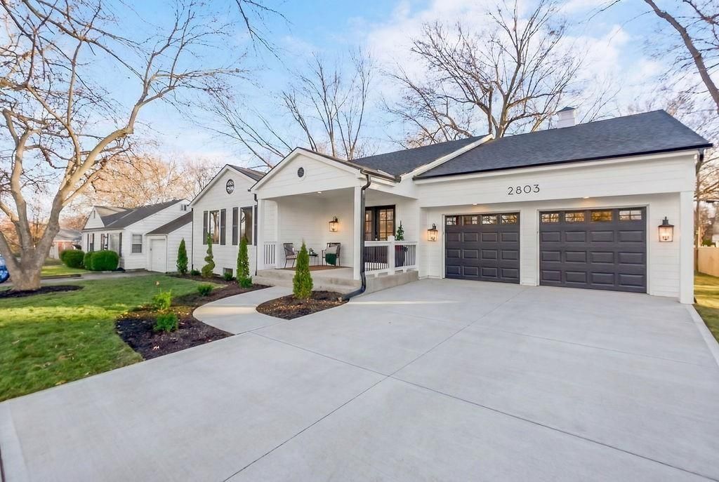 Photo of 2803 W 73rd Terrace, Prairie Village, KS 66208 (MLS # 2598530)