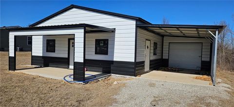 1 Basswood Lane, Linn Valley, KS 66040 - #: 2598867