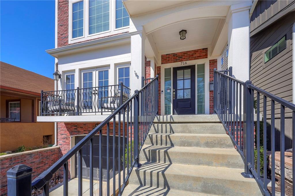 716 W 45th Street