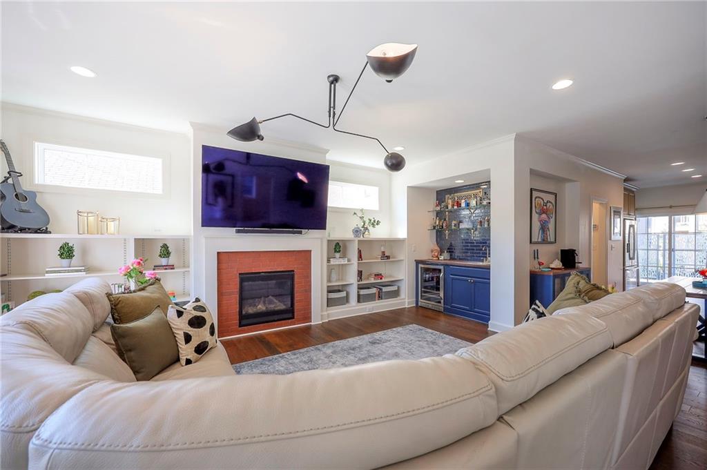 716 W 45th Street