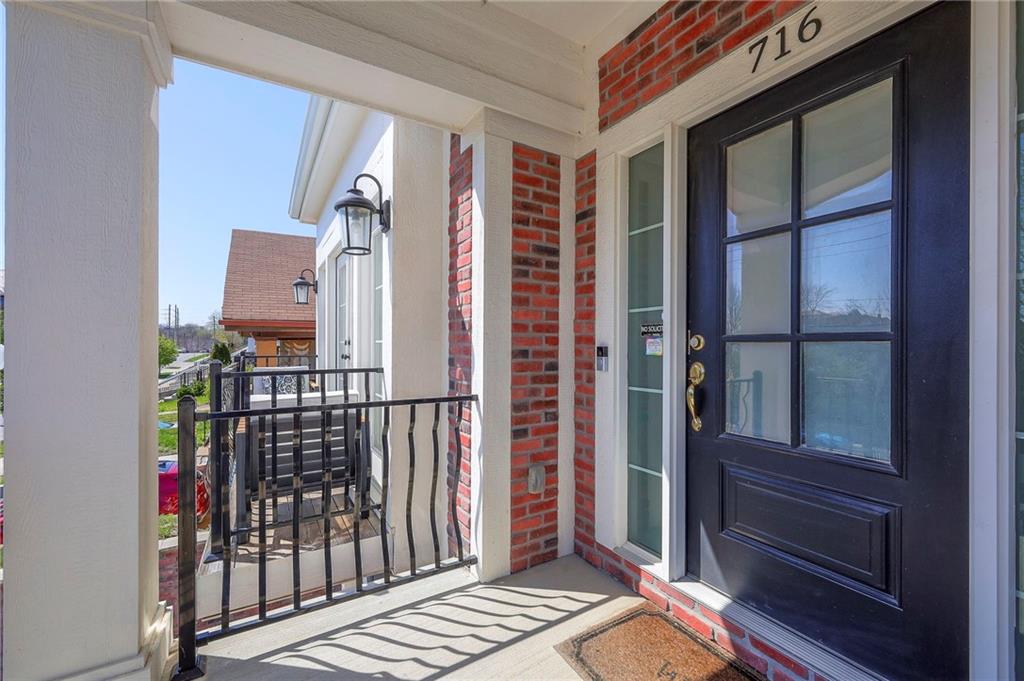 716 W 45th Street