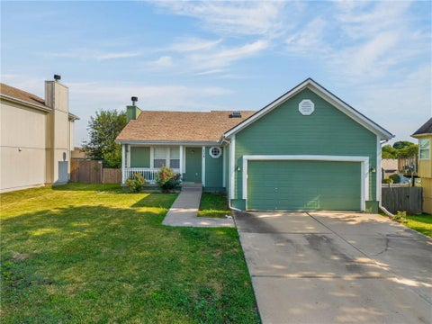 Photo of 208 NW 112TH Terrace, Kansas City, MO 64155 (MLS # 2633884)
