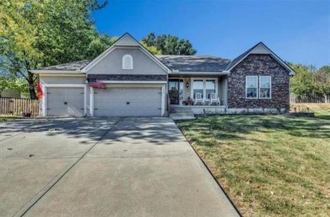 1700 NE Woodview Circle, Lee\'s Summit, MO 64086 - MLS#: 2547411