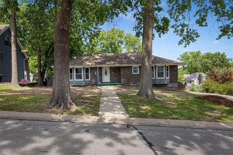 Photo of 12208 E 62nd Terrace, Kansas City, MO 64133 (MLS # 2620795)