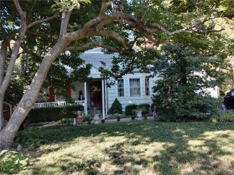 Photo of 7626 W 61st Street, Overland Park, KS 66202 (MLS # 2646922)