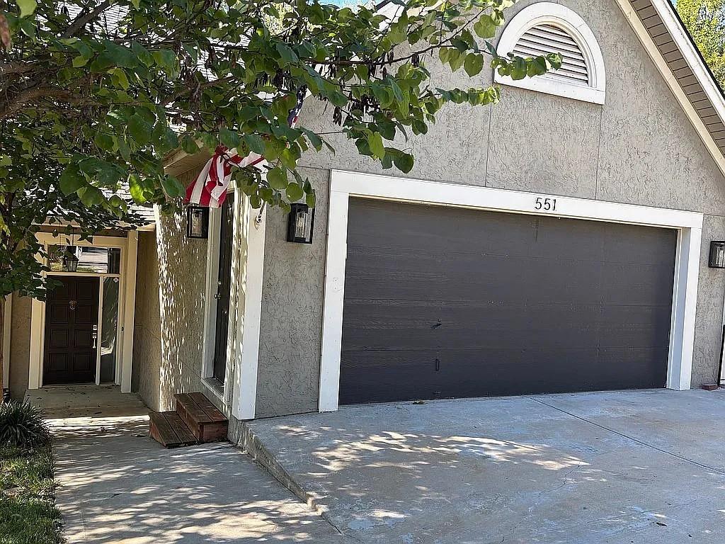 551 NW North Shore Drive