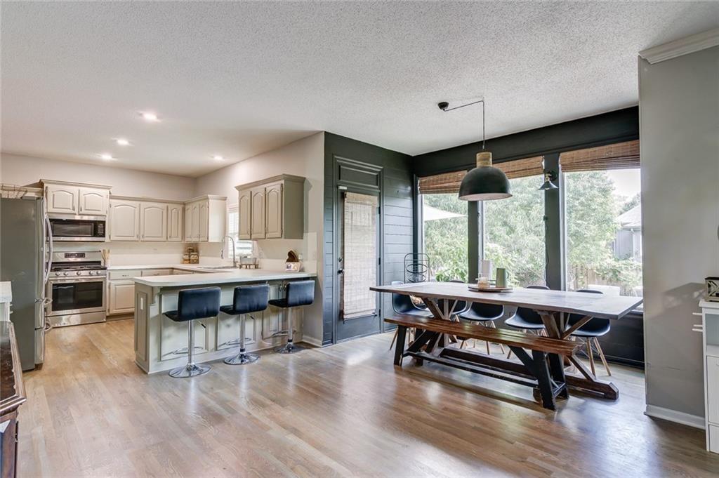 4439 Meadow View Drive