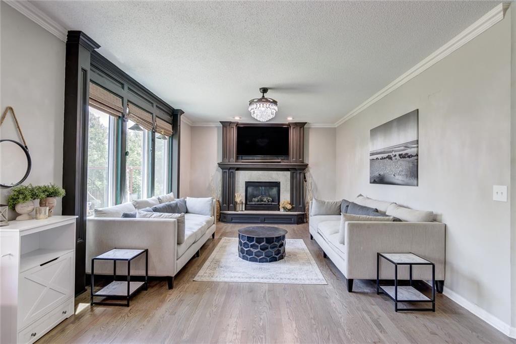 4439 Meadow View Drive