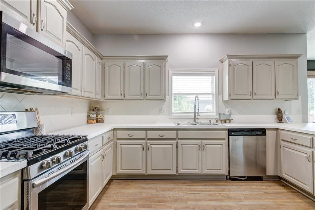 4439 Meadow View Drive