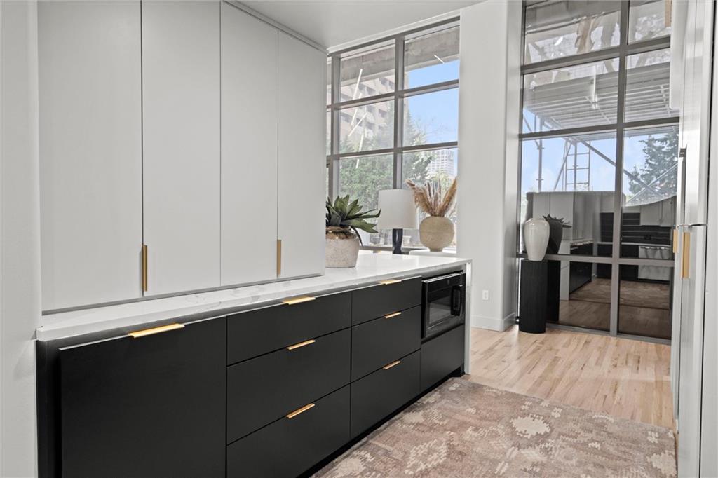 600 E Admiral Boulevard 403