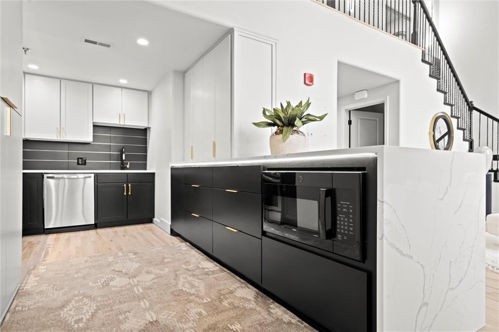 600 E Admiral Boulevard 403