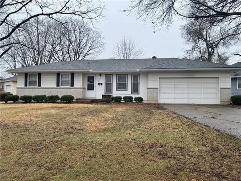 512 NW Lakeview Road Blue Springs MO 64014