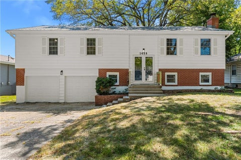 Photo of 1409 W ALTA Lane, Olathe, KS 66061 (MLS # 2638913)