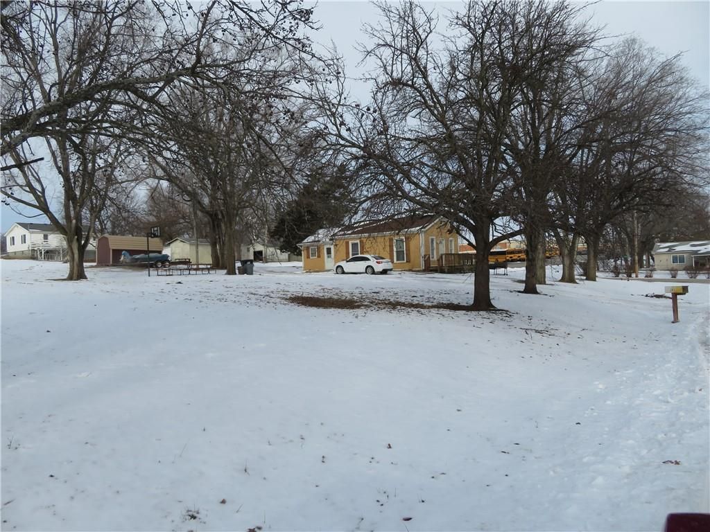 Photo of 202 Delaware Street, Oskaloosa, KS 66066 (MLS # 2598537)