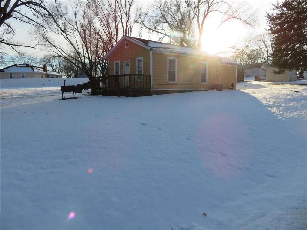 Photo of 202 Delaware Street, Oskaloosa, KS 66066 (MLS # 2598537)