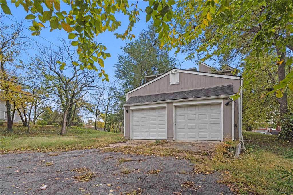 5047 Woodland Avenue