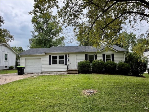 Photo of 213 Park Avenue, Belton, MO 64012 (MLS # 2644174)