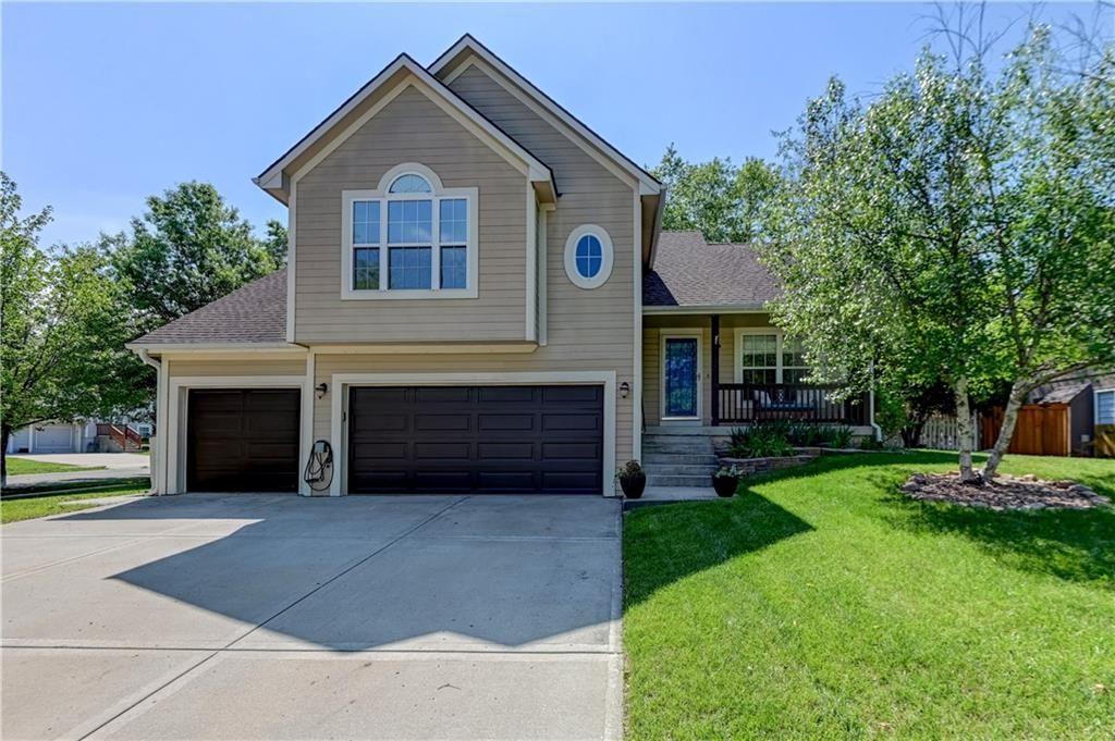 Photo of 1750 Bridget Place, Liberty, MO 64068 (MLS # 2620828)