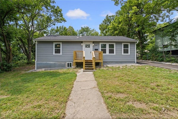 8428 FLORA AVE, KANSAS CITY, MO 64131 - Image 98f59ceeb7aa6f1c9b8fc6d4f284087f/2139405553