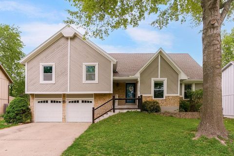 Photo of 15363 Newton Drive, Overland Park, KS 66223 (MLS # 2621274)