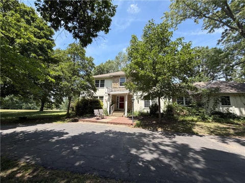 Photo of 901 S Diane Drive, Olathe, KS 66061 (MLS # 2629186)