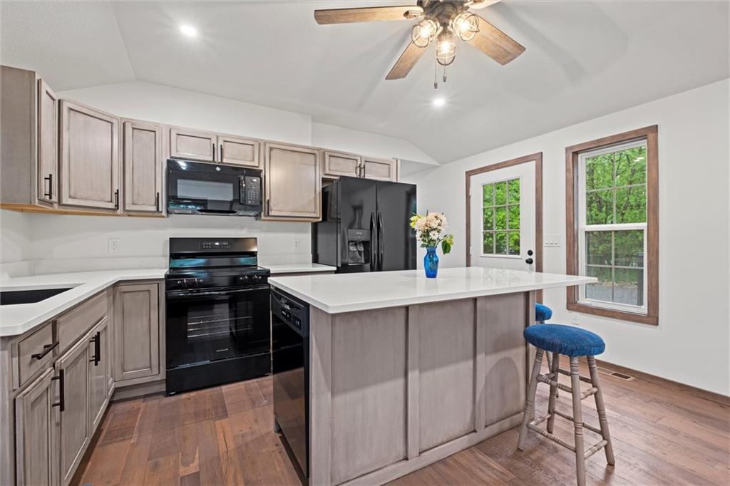 13 S Lakeside Circle