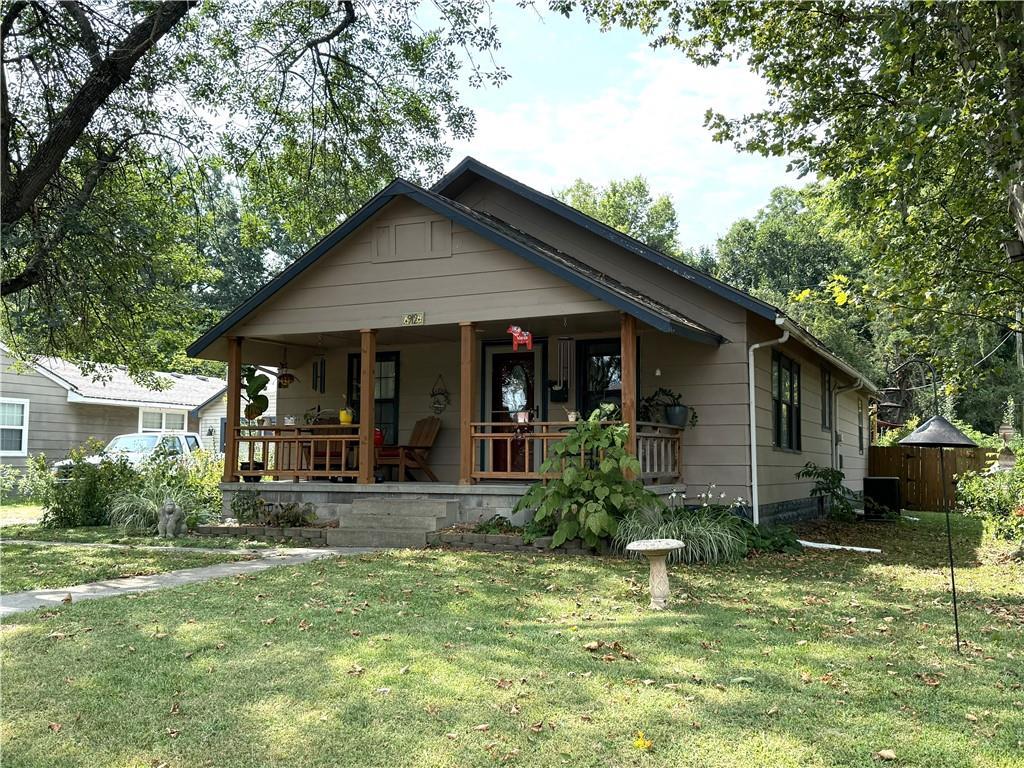 Photo of 912 E 10th Street, Pittsburg, KS 66762 (MLS # 2635148)