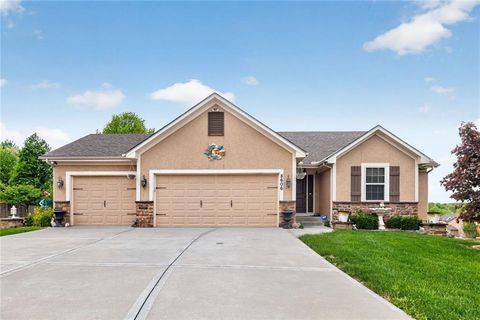 Photo of 8606 N Utica Court, Kansas City, MO 64153 (MLS # 2616220)