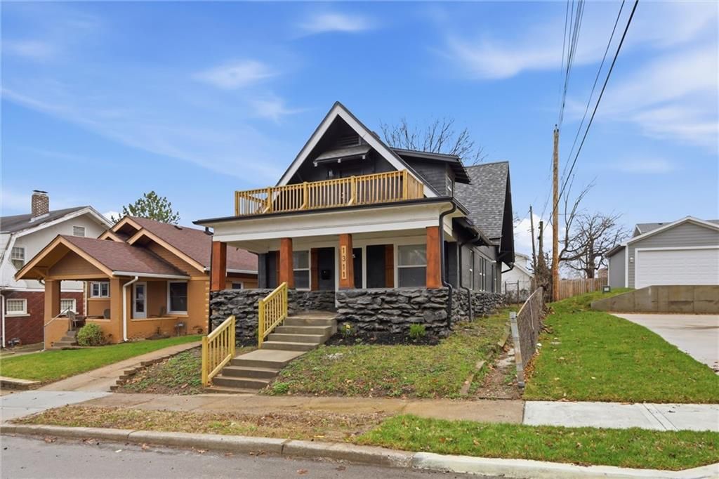 Photo of 1311 E 29th Street, Kansas City, MO 64109 (MLS # 2606985)