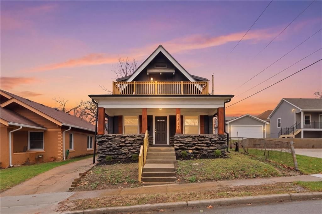 Photo of 1311 E 29th Street, Kansas City, MO 64109 (MLS # 2606985)