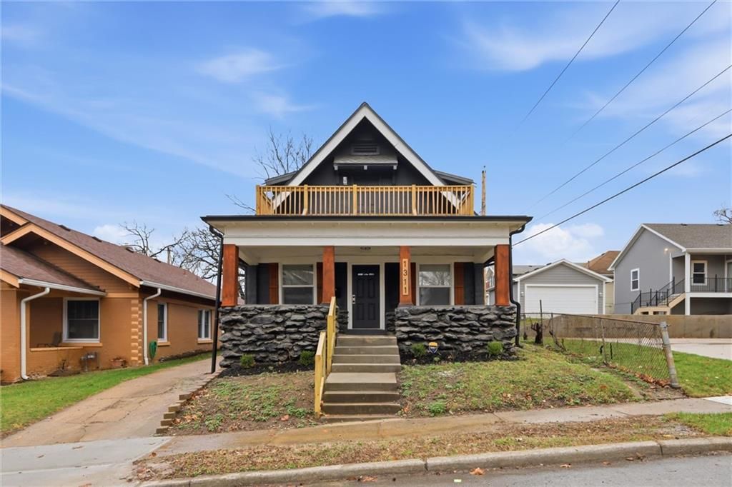Photo of 1311 E 29th Street, Kansas City, MO 64109 (MLS # 2606985)