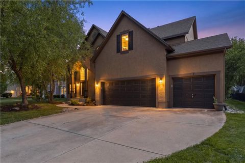 Photo of 9233 W 143rd Terrace, Overland Park, KS 66221 (MLS # 2608009)