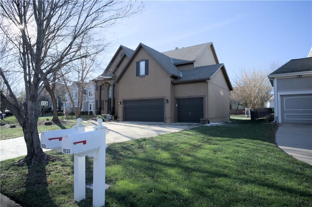 Photo of 9233 W 143rd Terrace, Overland Park, KS 66221 (MLS # 2608009)