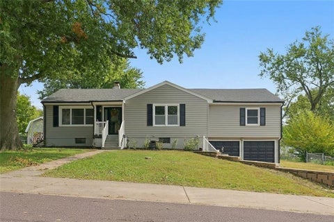 Photo of 10131 E 79th Terrace, Raytown, MO 64138 (MLS # 2647171)