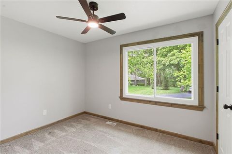 Tiny photo for 417 N Ridge Avenue, Liberty, MO 64068 (MLS # 2618700)