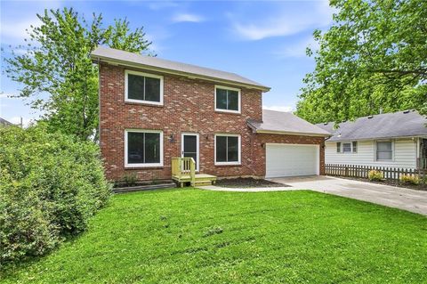Photo of 417 N Ridge Avenue, Liberty, MO 64068 (MLS # 2618700)