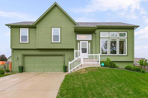 Photo of 4416 N 121st Terrace, Kansas City, KS 66109 (MLS # 2616352)