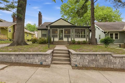 Photo of 106 E 65th Terrace, Kansas City, MO 64113 (MLS # 2617702)
