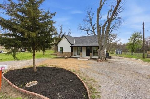 Photo of 7801 STOVER Lane, Kansas City, KS 66109 (MLS # 2609175)