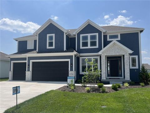 Photo of 17446 W 169th Place, Olathe, KS 66062 (MLS # 2632798)