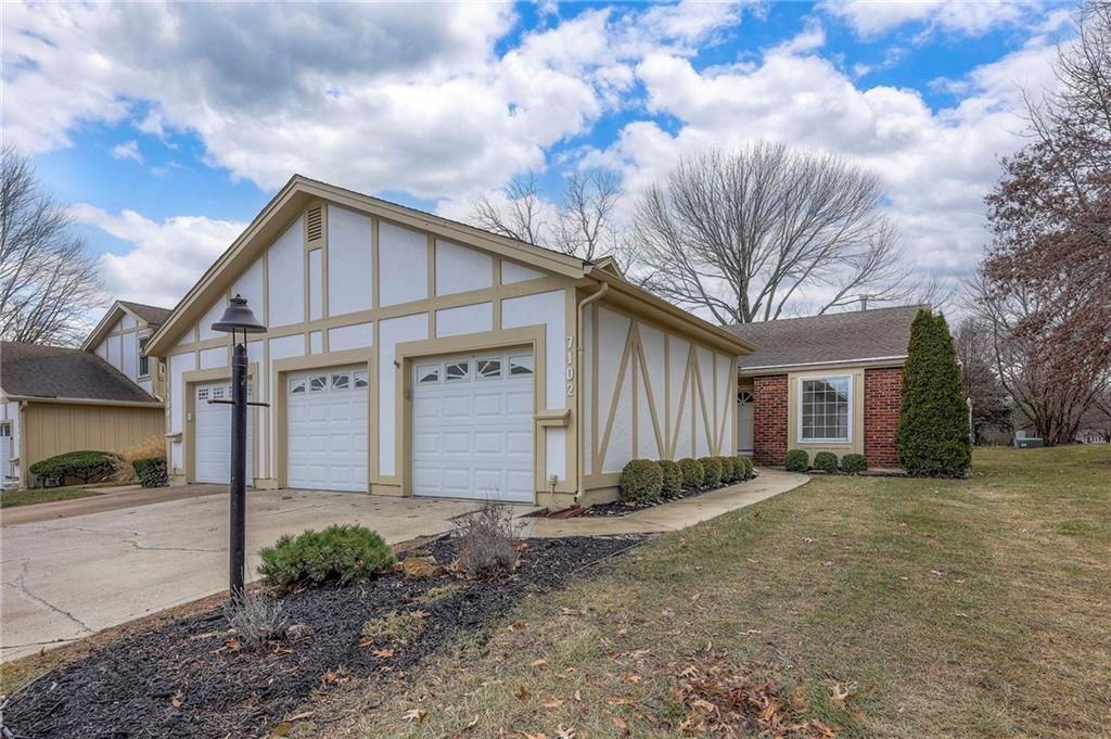 Photo of 7102 Mastin Street, Shawnee, KS 66203 (MLS # 2597514)