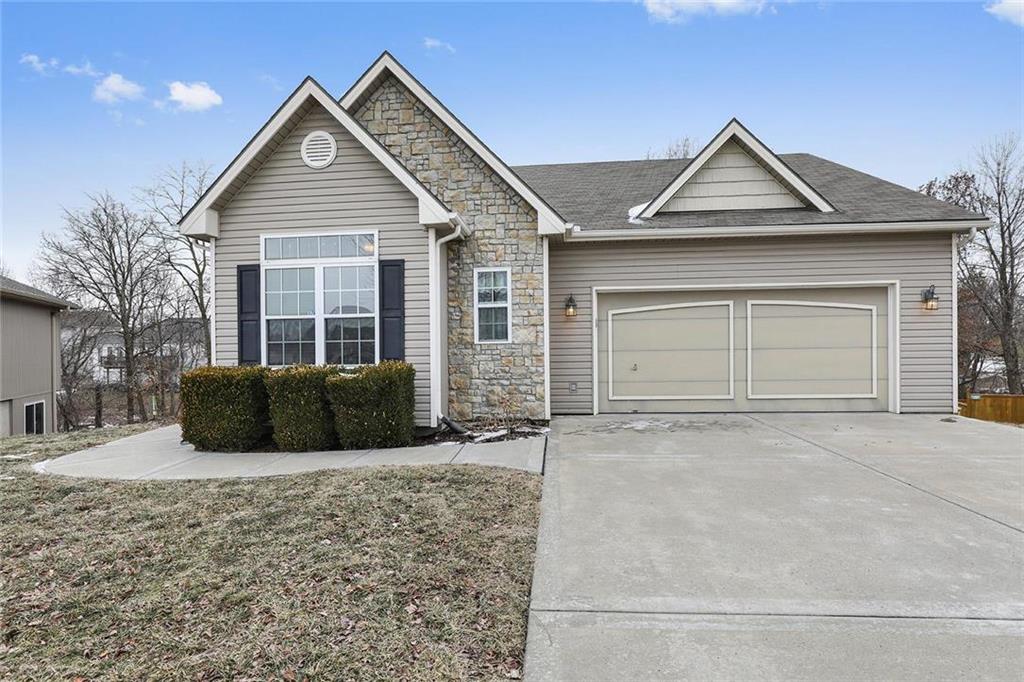 Photo 1 of 22 — 8716 N BELTON Avenue, Kansas City, MO 64154