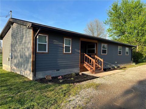 Photo of 380 S 190th Street, Pittsburg, KS 66762 (MLS # 2623574)