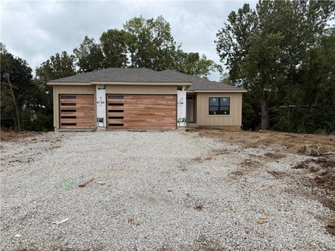 Photo of 521 Arbor Lane, Liberty, MO 64068 (MLS # 2643352)